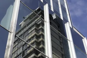 Deserted Skyscraper Drucke: Reflection on a skyscraper