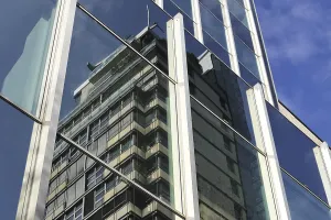 Deserted Skyscraper Drucke: Reflection on a skyscraper