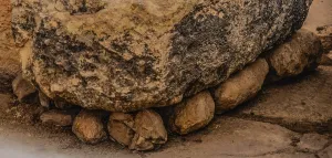 Valletta Architecture Drucke: Example of the construction of megalithic temples
