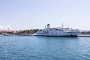 Gerahmter Druck : Fähre im Hafen von Split, Split Gerahmter Druck : Fähre im Hafen von Split, Split