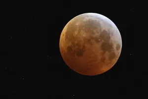 Night Sky Phenomenon Drucke: Complete solar eclipse, full moon