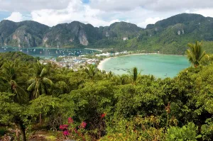 Nature Reserves In Asia Drucke: Ko Phi Phi consists of two islands
