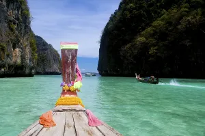 Andaman Sea Coast Drucke: Ko Phi Phi consists of two islands