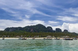 Andaman Sea Islands Drucke: Ko Phi Phi consists of two islands
