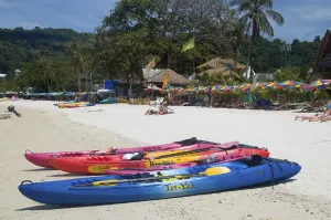 Indian Ocean Island Getaway Drucke: Ko Phi Phi consists of two islands