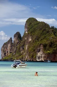 Thai Beaches Drucke: Ko Phi Phi consists of two islands