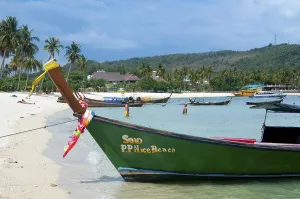 Asian Island Getaways Drucke: Ko Phi Phi consists of two islands
