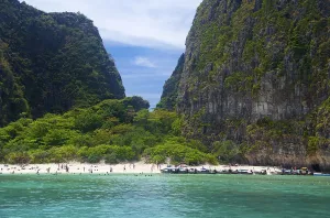 Southern Thailand Coastal Scenes Drucke: Ko Phi Phi consists of two islands