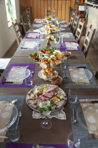 Decorative Tableware Drucke: A long table with a table setting in a rustic room