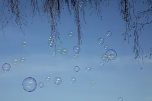 Colourful Waterfront Scene Drucke: Soap bubbles