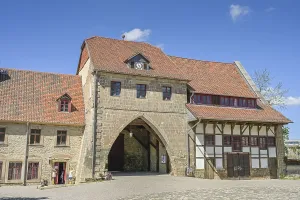Abandoned Abbey Buildings Drucke: Tor Tor of the monastery complex to the inner courtyard