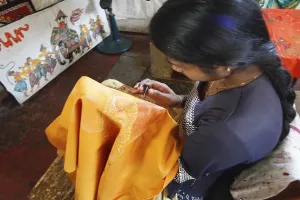 Indonesian Handicrafts Drucke: Batik, a method (originally used in java) of producing colored designs on textiles by dyeing them