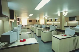 Office Furniture Arrangement Drucke: Computer centre, inside class