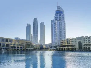 Landschaft um den Burj-Khalifa-Park in Dubai.
