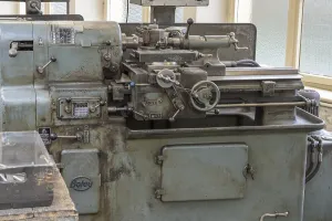 Bavaria Industrial Museum Drucke: Workbench in the production hall of engine valves