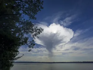 Central European Lakeside Scene Drucke: Dramatic cloud structure, cloud