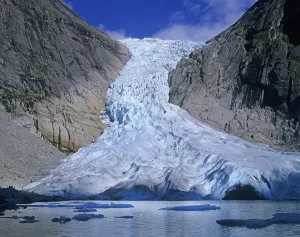 Deserted Glacier Landscape Drucke: Brigsdalsbreen, Briksdalsbreen