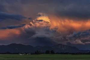 Gloomy Evening Atmosphere Drucke: Thunderclouds in the evening light