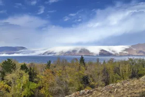 Caucasus Mountain Scenery Drucke: Landscape with Sevan lake from Sevanavank monastery