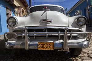 verlassen, niemand, Keine Menschen, niemand, unbesiedelt, leer, weiß, Vintage-Auto, Oldtimer ,Vintage-Autos ,Klassikerwagen ,vintage Klassikerwagen Oldtimern Tageszeit ,Tag Tageslicht Personenwagen Auto Personenwagen Autos Kraftfahrzeug Kraftfahrzeuge