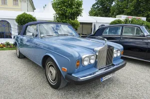verlassen, niemand, keine Menschen, niemand, unbewohnt, leer, wertvoll, fein, edel , Edelmann , Oldtimer , Vintagecar , Oldtimers , Klassikauto , Vintage , Klassiker und Classiccars Tageslicht Tag Licht Barock Rolls Royce Rollenroyces