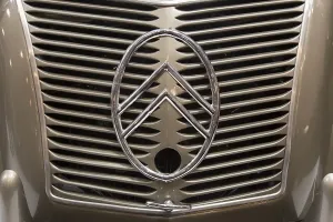Vintage Car Display Drucke: A Citroen 2 CV A, built in 1950