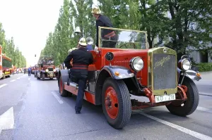 Daytime Street Scene Drucke: Fire brigade nostalgia, old fire engine