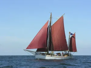 Deserted Sailboat Drucke: Sailboat