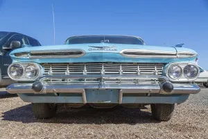 Deserted Parking Lot Scene Drucke: Oldtimer Chevrolet Impala, front grill