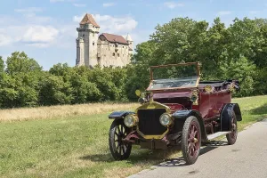 Famous Places To Visit In Austria Drucke: Oldtimer Straker Squire, model year 1910