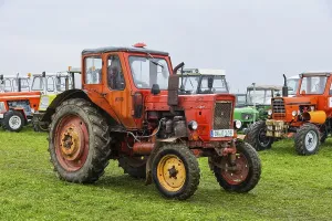 Vintage Styled Travel Photography Drucke: Tractor Pulling