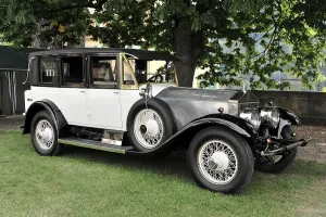 Deserted Roadway Scene Drucke: Rolls-Royce Silver Ghost, built before 1926