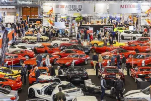 Kategorie Oldtimer Drucke: Retro Classics-Automobilausstellung eröffnet in Stuttgart.