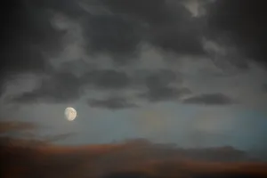 East German History Image Drucke: Evening sky with clouds and moon