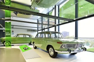 Historic Museum Building Drucke: The forerunner of the 3 Series