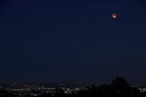 Dresden Cityscape At Night Drucke: Lunar eclipse on 07.09.2025 over Dresden
