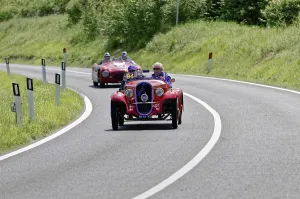 Red Classic Car Drucke: Red classic car in a sharp bend