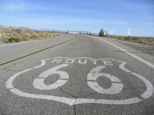 Deserted Gas Station Drucke: Route 66