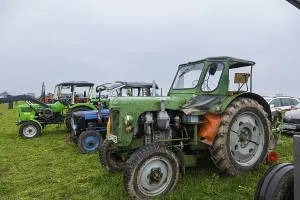 Deserted Farm Landscapes Drucke: Tractor Pulling