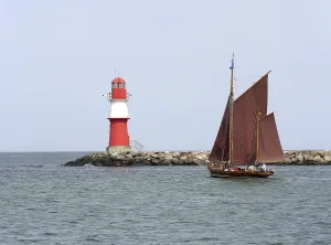 Warnemunde Sailboat Drucke: Zeesboot off Warnemunde
Zeesboot off Warnemnde