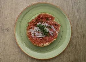 Raw Meat Drucke: Bread roll