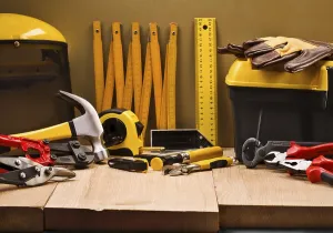 Deserted Workshop Drucke: Composition of working tools