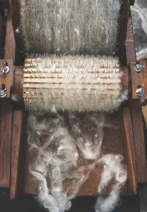 Traditional Handicrafts Drucke: Manual processing of wool