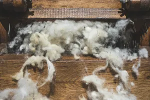 Traditional Weaving Techniques Drucke: Manual processing of wool
