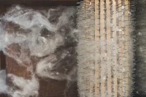 Handmade Crafts Drucke: Manual processing of wool