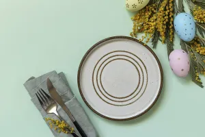Easter Dinner Table Setting Drucke: Table setting for Easter dinner with easter eggs and mimosa on a pastel background