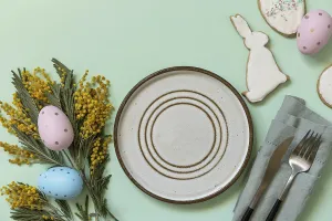 Easter Dinner Table Setting Drucke: Table setting for Easter dinner with easter eggs and mimosa on a pastel background