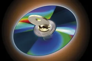 Data Security Drucke: CD/DVD with lock and key: symbol for data security