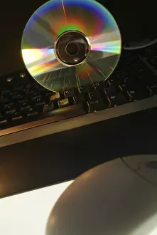 Digital Data Storage Device Drucke: Cd rome on computer keyboard