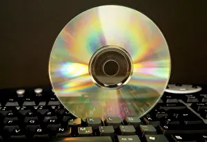 Digital Data Storage Device Drucke: Cd rome on computer keyboard